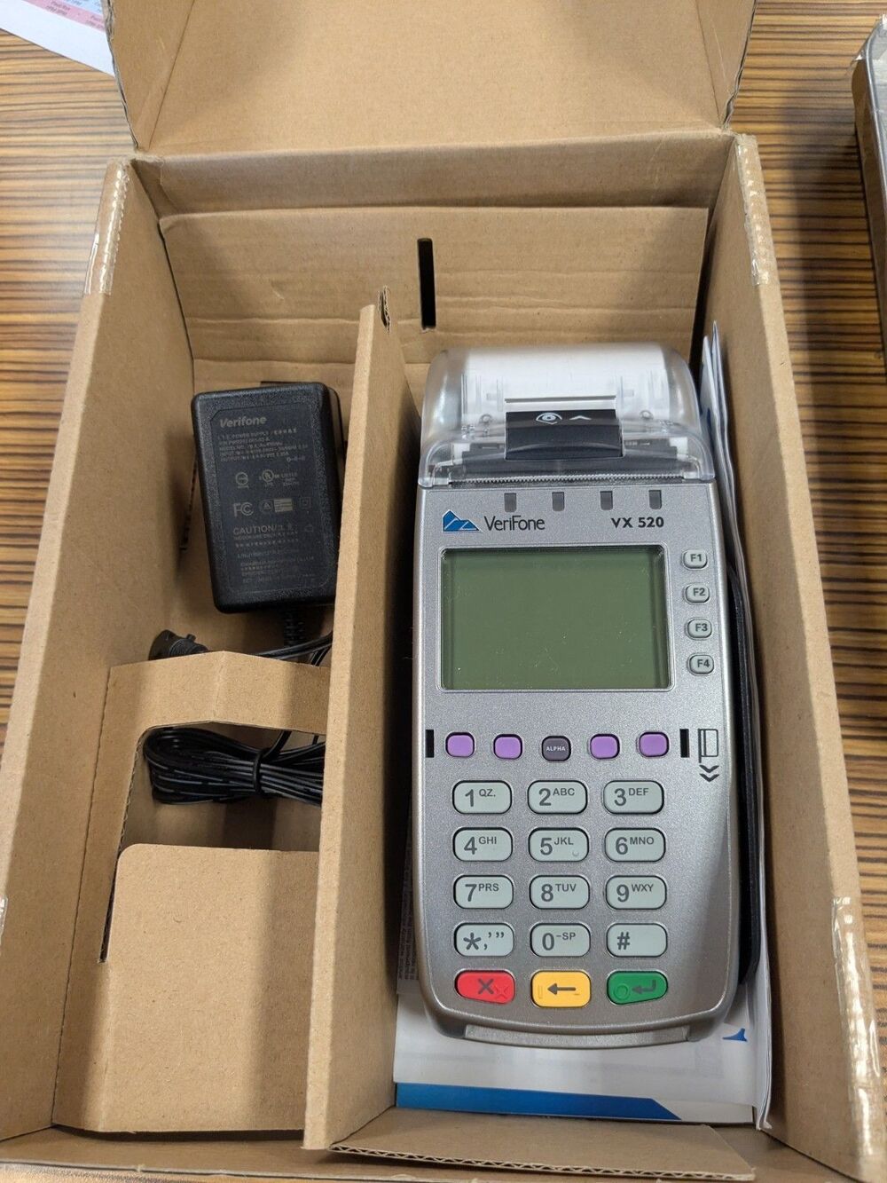 Verifone VX520 CTLS Credit Card Terminal Machine M252-653-A3-NAA-3 New in Box